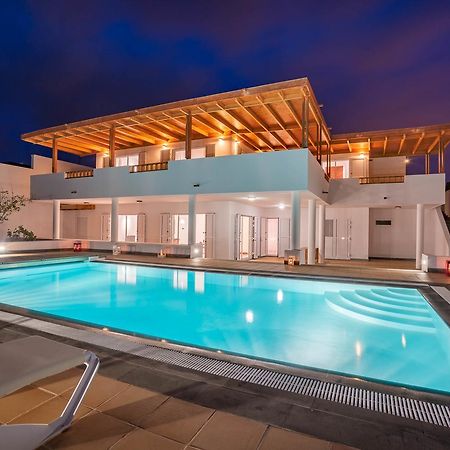 Villa Dedalos - A Luxury Large Villa With A Heated Pool In Puerto Calero Bagian luar foto