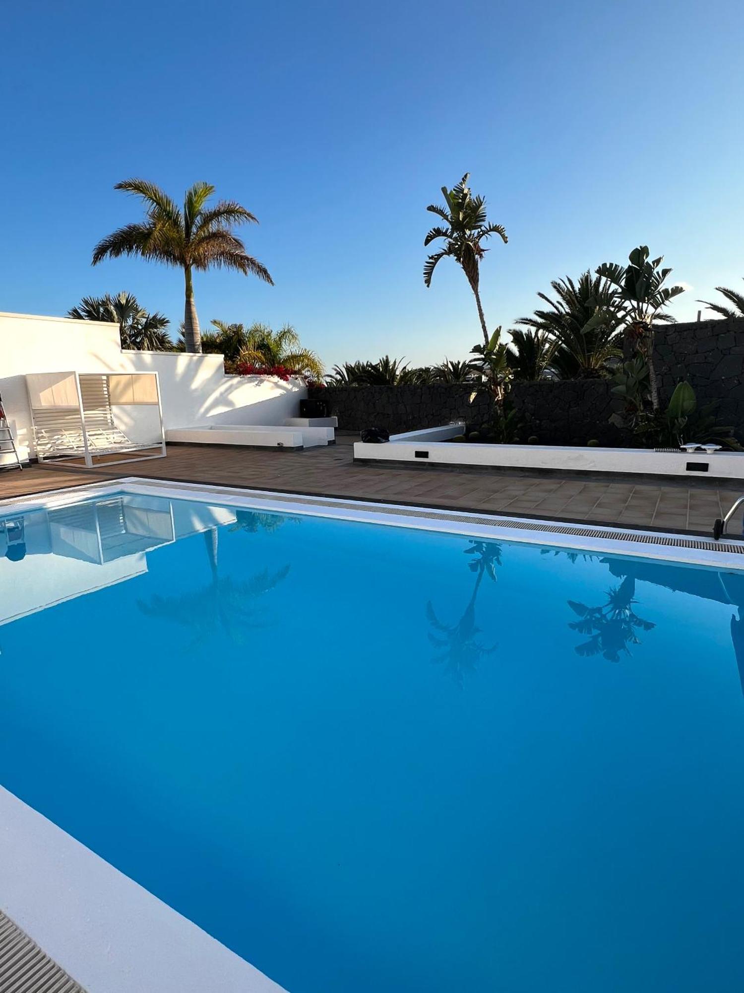 Villa Dedalos - A Luxury Large Villa With A Heated Pool In Puerto Calero Bagian luar foto