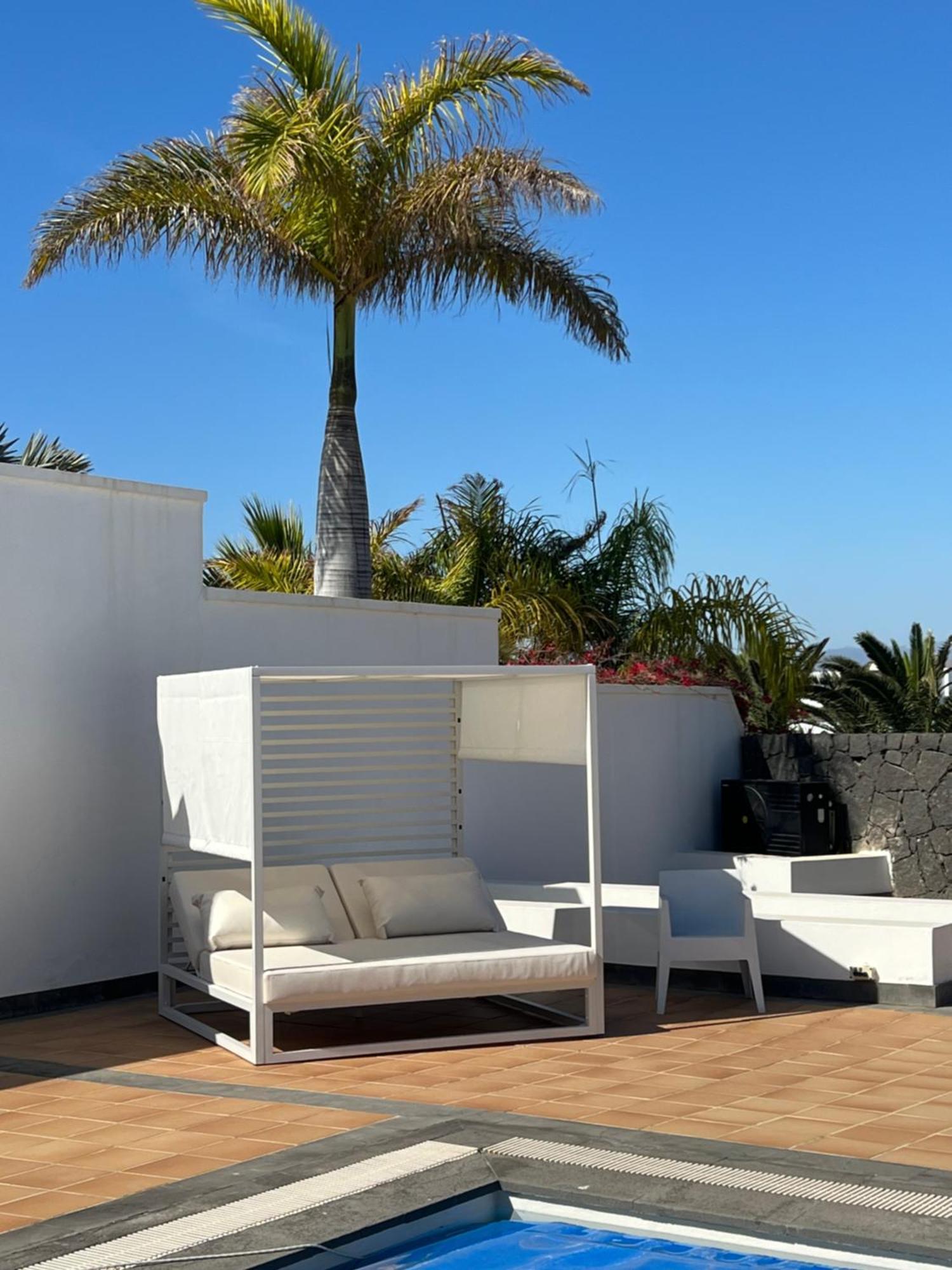 Villa Dedalos - A Luxury Large Villa With A Heated Pool In Puerto Calero Bagian luar foto