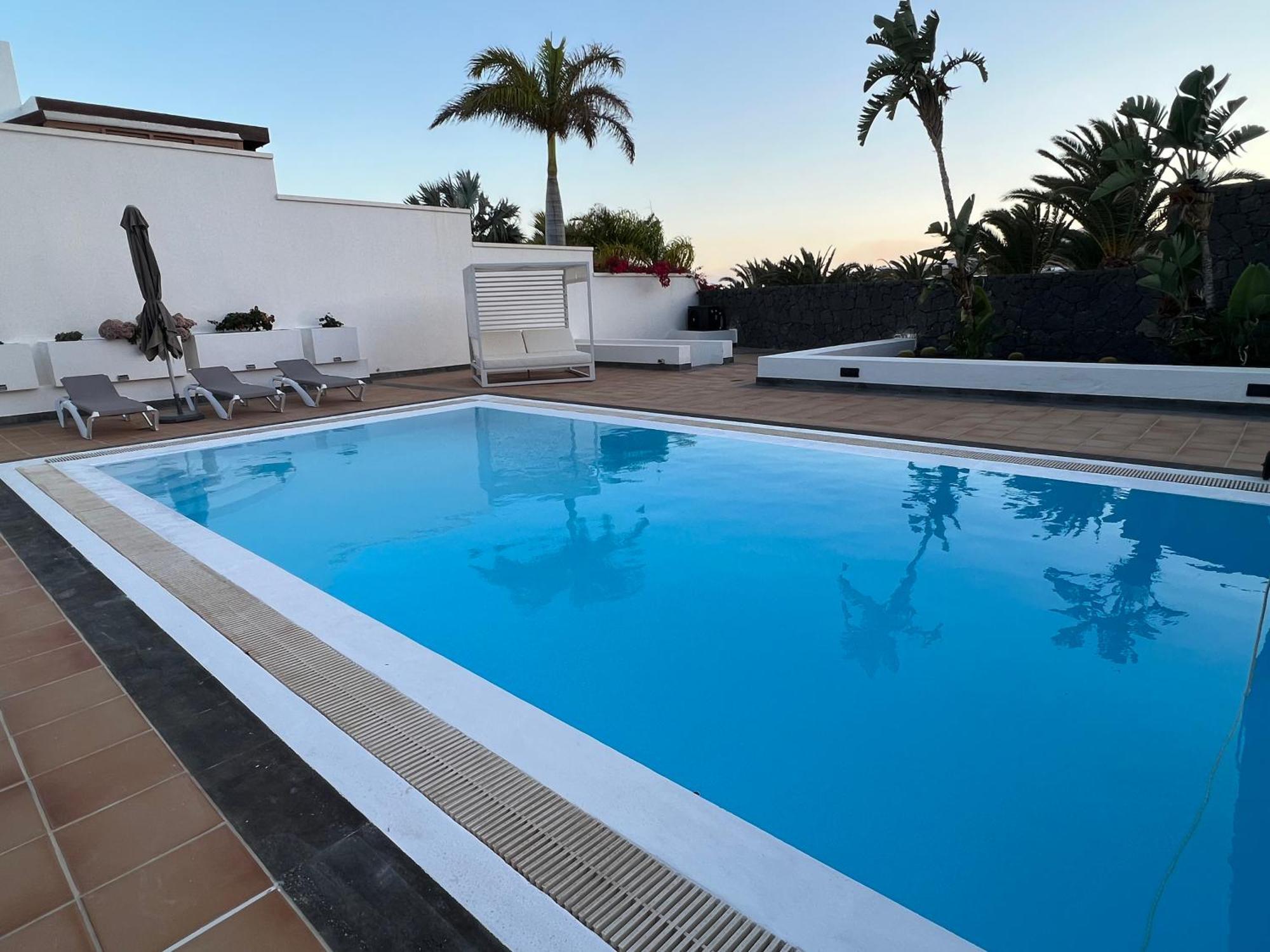 Villa Dedalos - A Luxury Large Villa With A Heated Pool In Puerto Calero Bagian luar foto