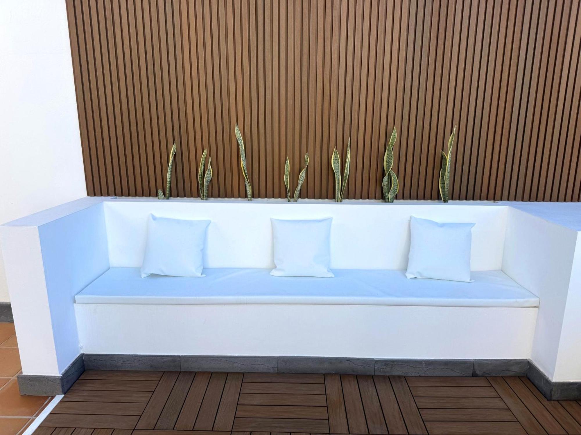 Villa Dedalos - A Luxury Large Villa With A Heated Pool In Puerto Calero Bagian luar foto