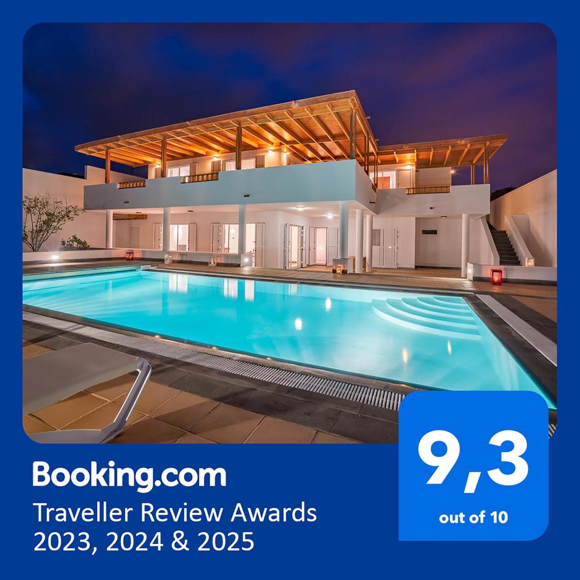 Villa Dedalos - A Luxury Large Villa With A Heated Pool In Puerto Calero Bagian luar foto