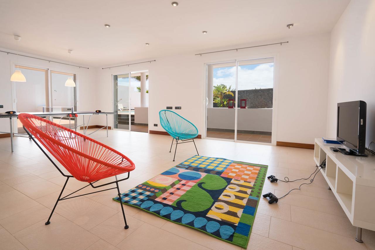 Villa Dedalos - A Luxury Large Villa With A Heated Pool In Puerto Calero Bagian luar foto