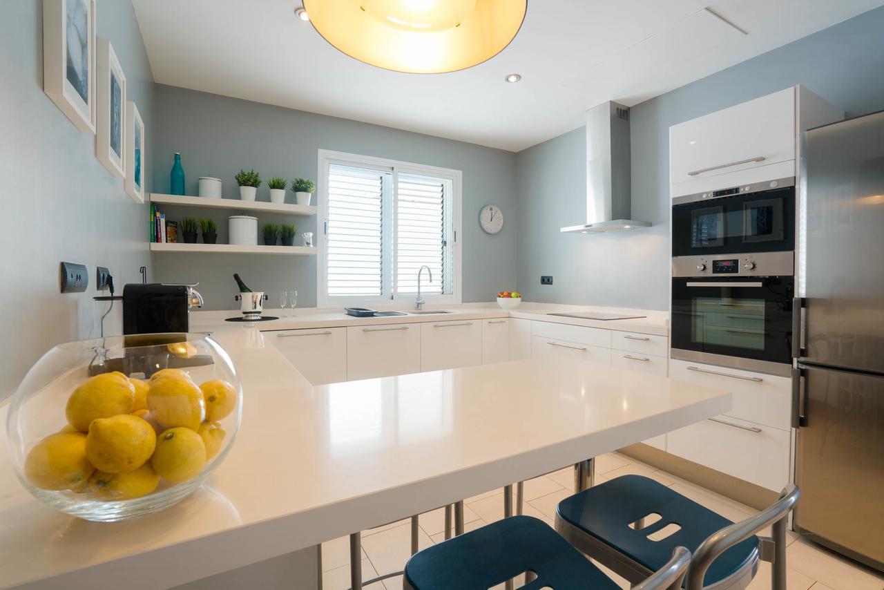 Villa Dedalos - A Luxury Large Villa With A Heated Pool In Puerto Calero Bagian luar foto