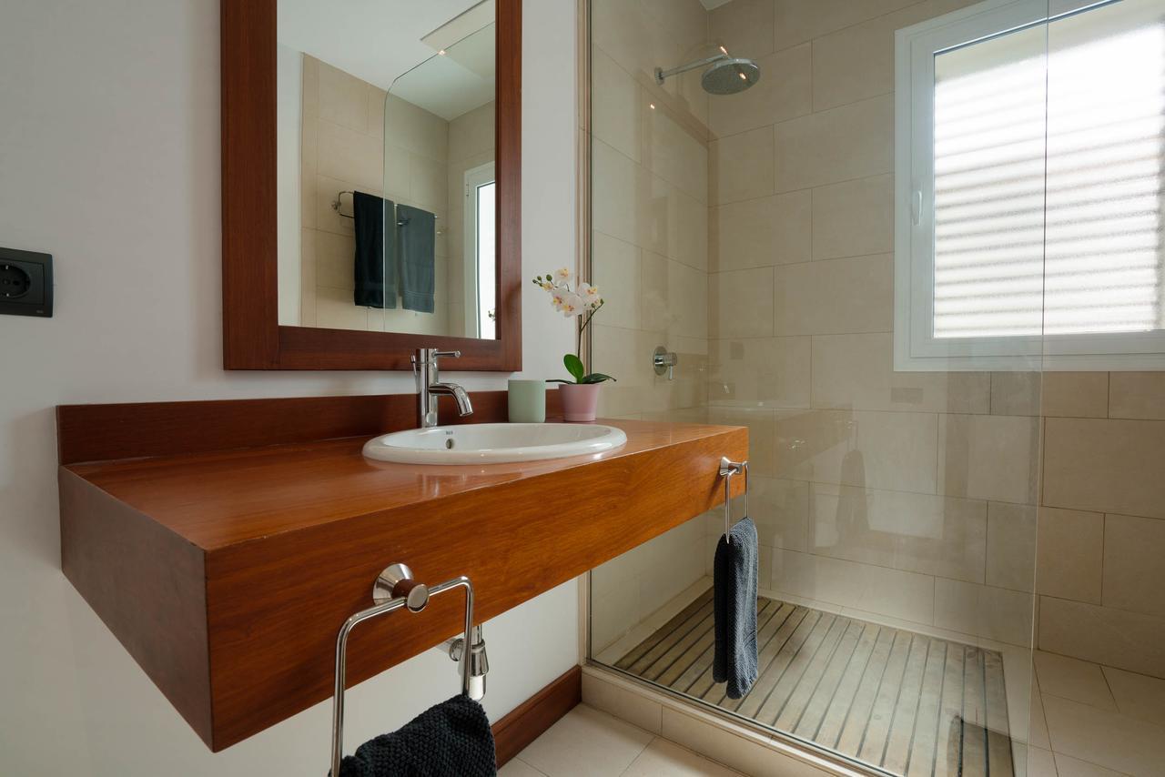 Villa Dedalos - A Luxury Large Villa With A Heated Pool In Puerto Calero Bagian luar foto