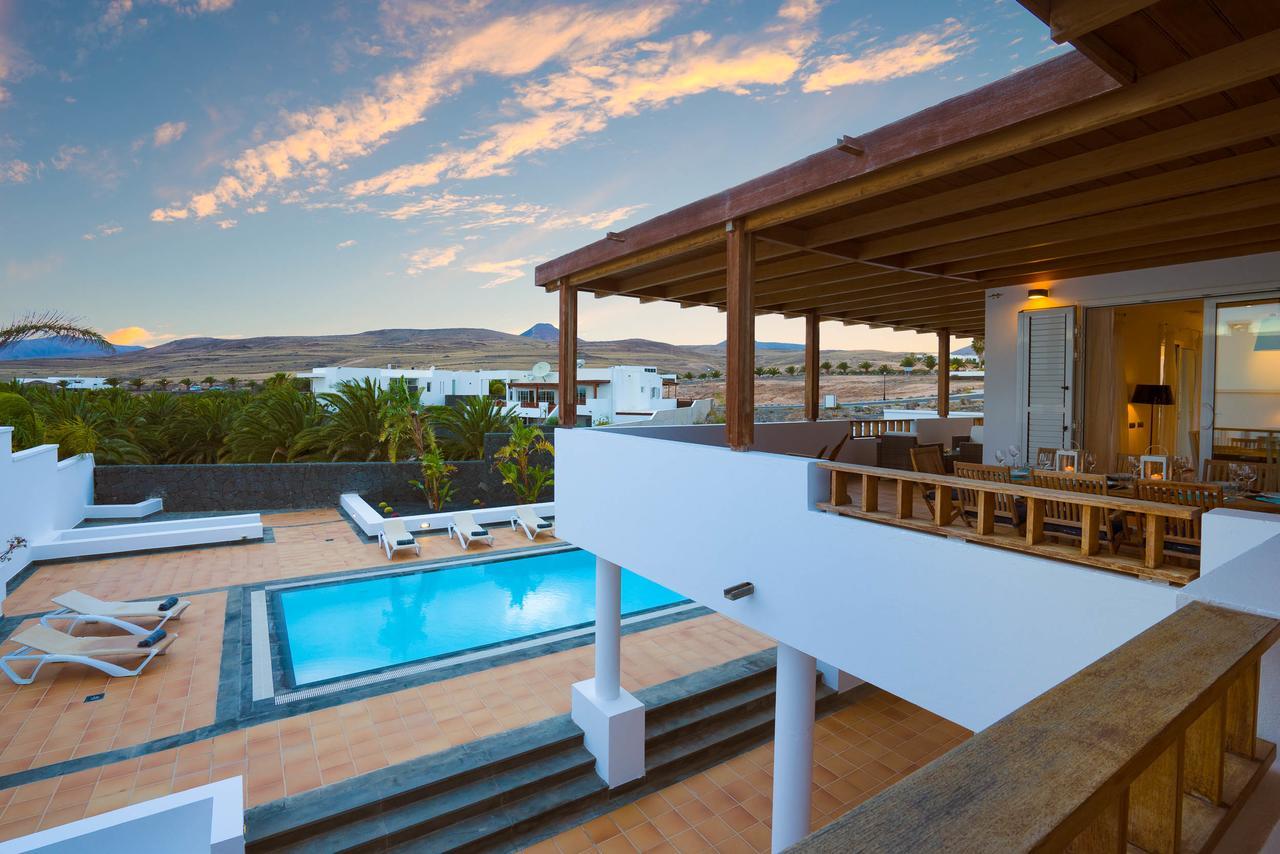 Villa Dedalos - A Luxury Large Villa With A Heated Pool In Puerto Calero Bagian luar foto