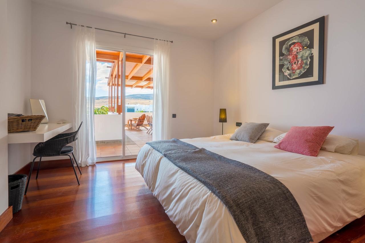 Villa Dedalos - A Luxury Large Villa With A Heated Pool In Puerto Calero Bagian luar foto