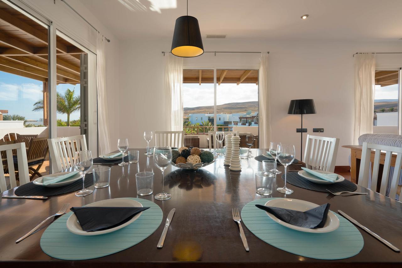 Villa Dedalos - A Luxury Large Villa With A Heated Pool In Puerto Calero Bagian luar foto