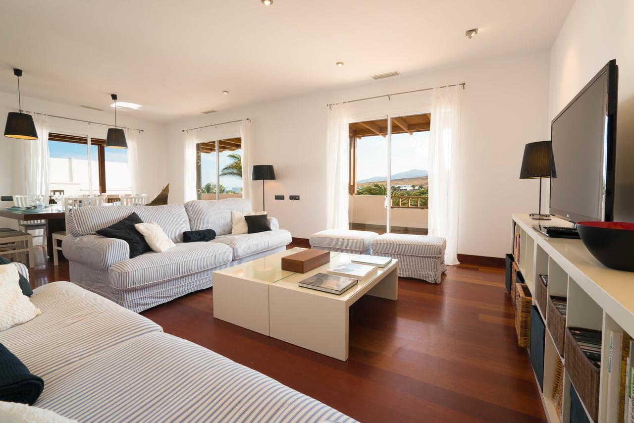 Villa Dedalos - A Luxury Large Villa With A Heated Pool In Puerto Calero Bagian luar foto