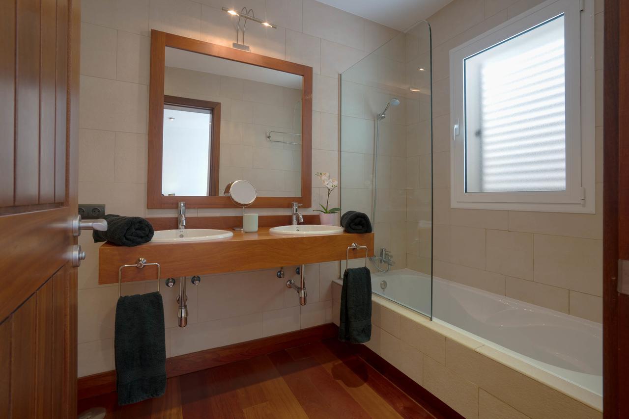 Villa Dedalos - A Luxury Large Villa With A Heated Pool In Puerto Calero Bagian luar foto