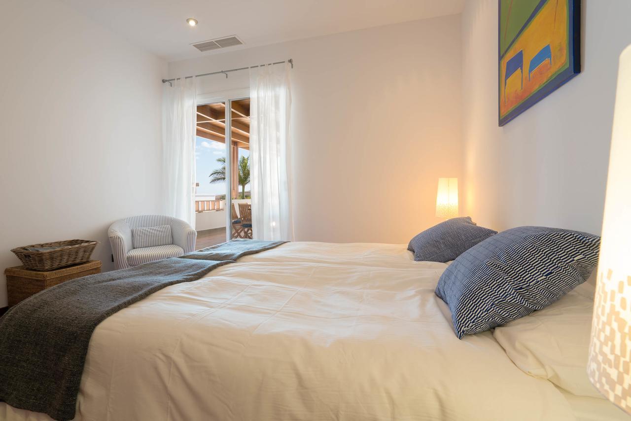 Villa Dedalos - A Luxury Large Villa With A Heated Pool In Puerto Calero Bagian luar foto